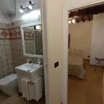 Tatil Evi Charming Little House 2 Kilometers From The Historical Centre In A Typical Florentine District Right Next To The Tram And Bus Stops By Holidays *