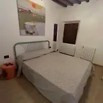 Tatil Evi Charming Little House 2 Kilometers From The Historical Centre In A Typical Florentine District Right Next To The Tram And Bus Stops By Holidays *